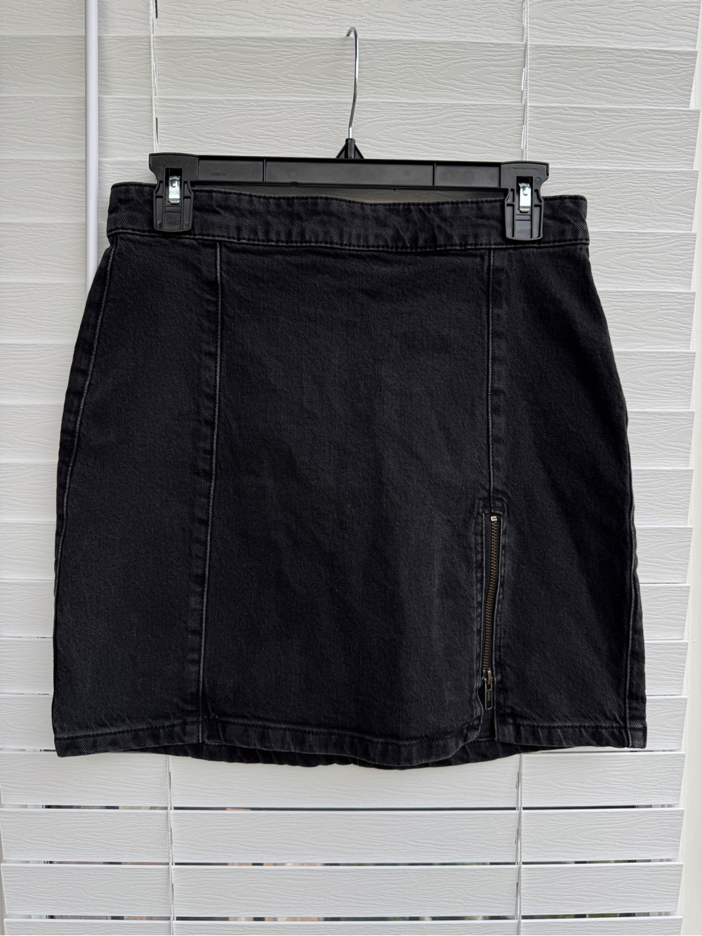 We The Free Black Denim Mini Skirt Zip Slit Stretch Size 10 - Picture 4 of 12